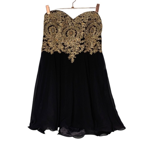 NWT Strapless Formal Dress - Picture 2 of 5